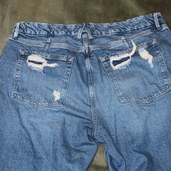 Good American Light Blue womens Relaxed Jeans, 32in inseam - Picture 5 of 5